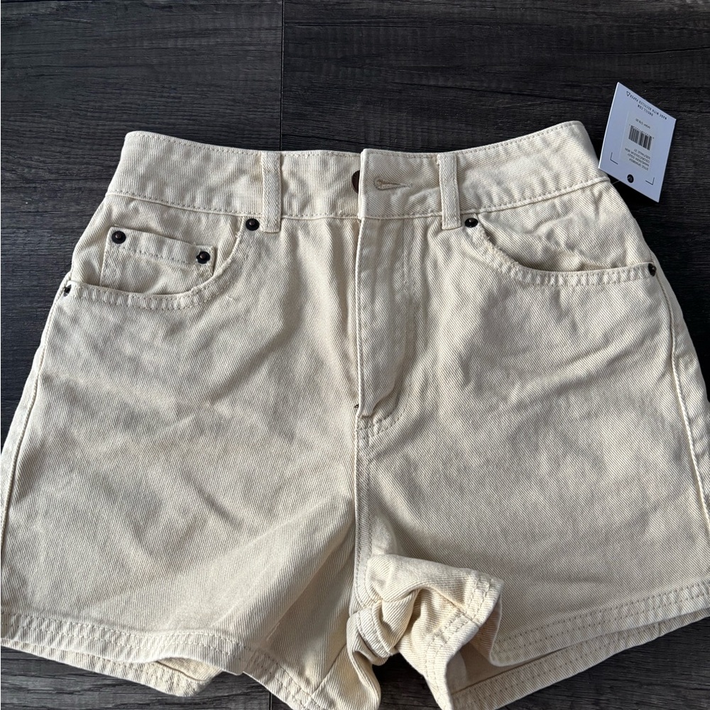 NWT women shorts O’Neill cream